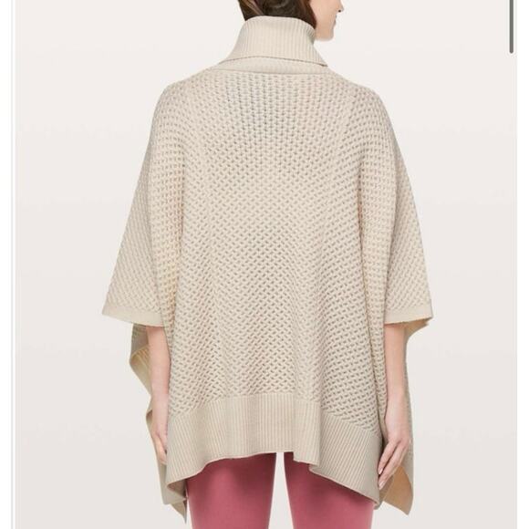Lululemon Rolling in the Warmth Poncho - Picture 2 of 9